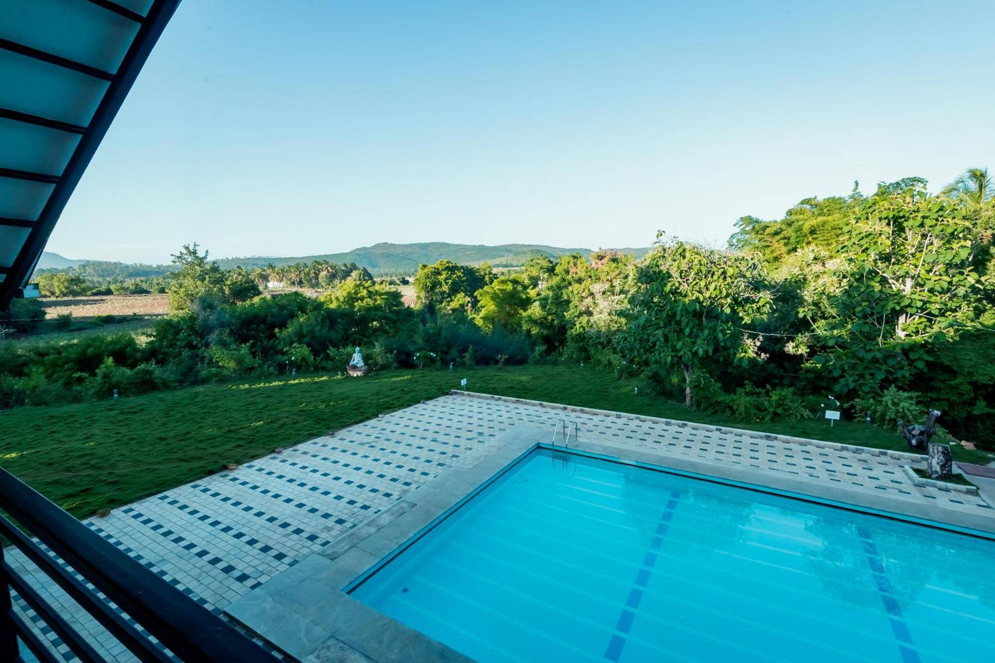 Commune18 Spa Resorts จิกมากาลูร์ ภายนอก รูปภาพ