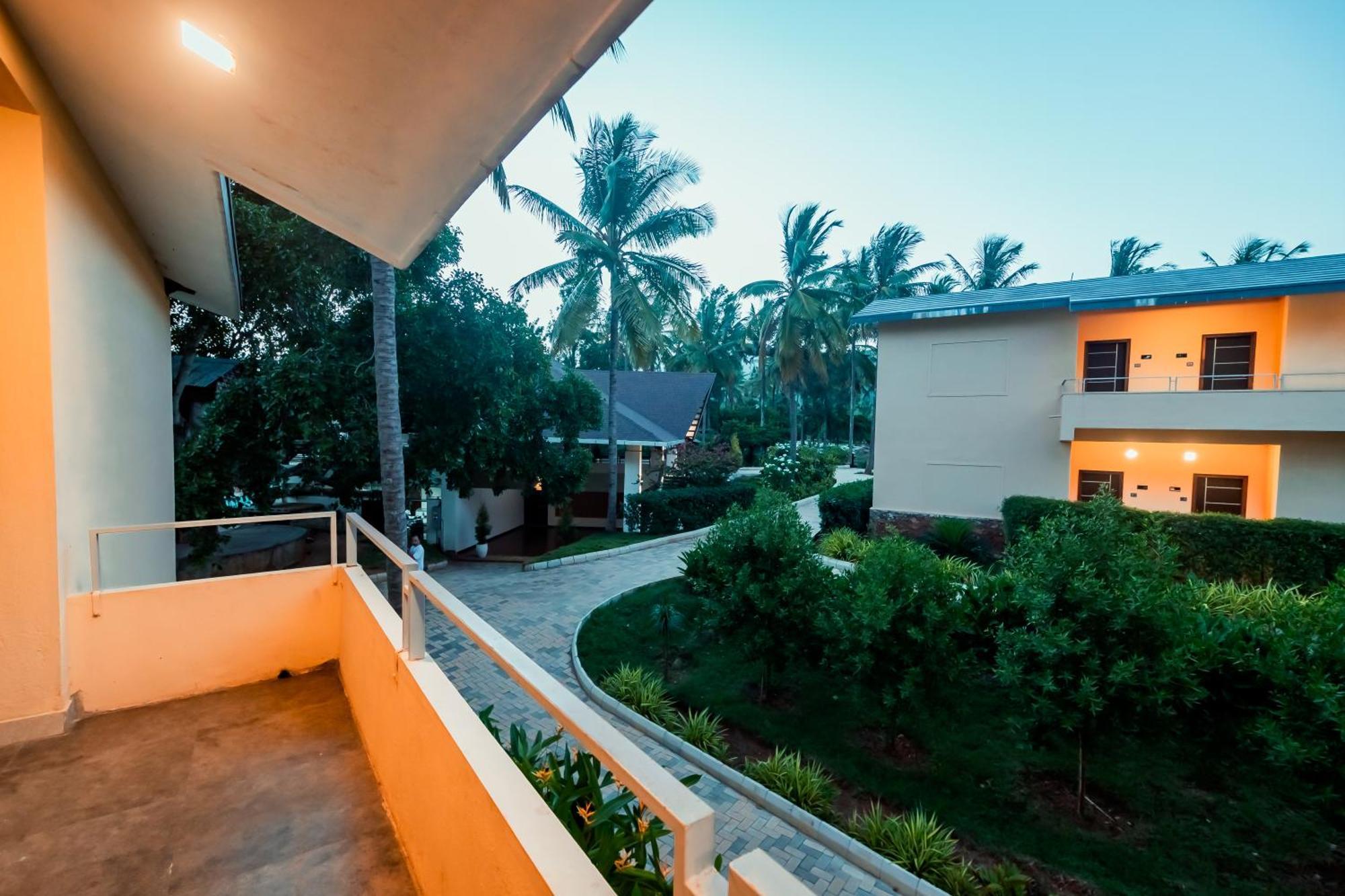 Commune18 Spa Resorts จิกมากาลูร์ ภายนอก รูปภาพ