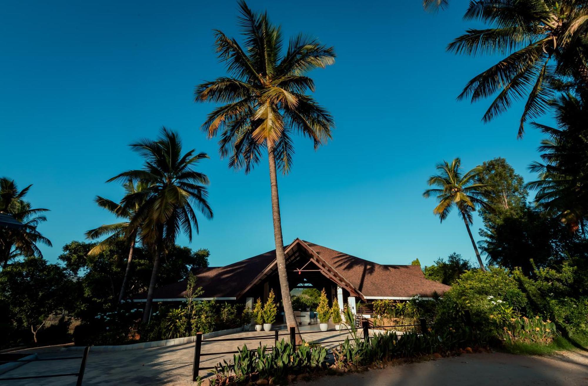 Commune18 Spa Resorts จิกมากาลูร์ ภายนอก รูปภาพ