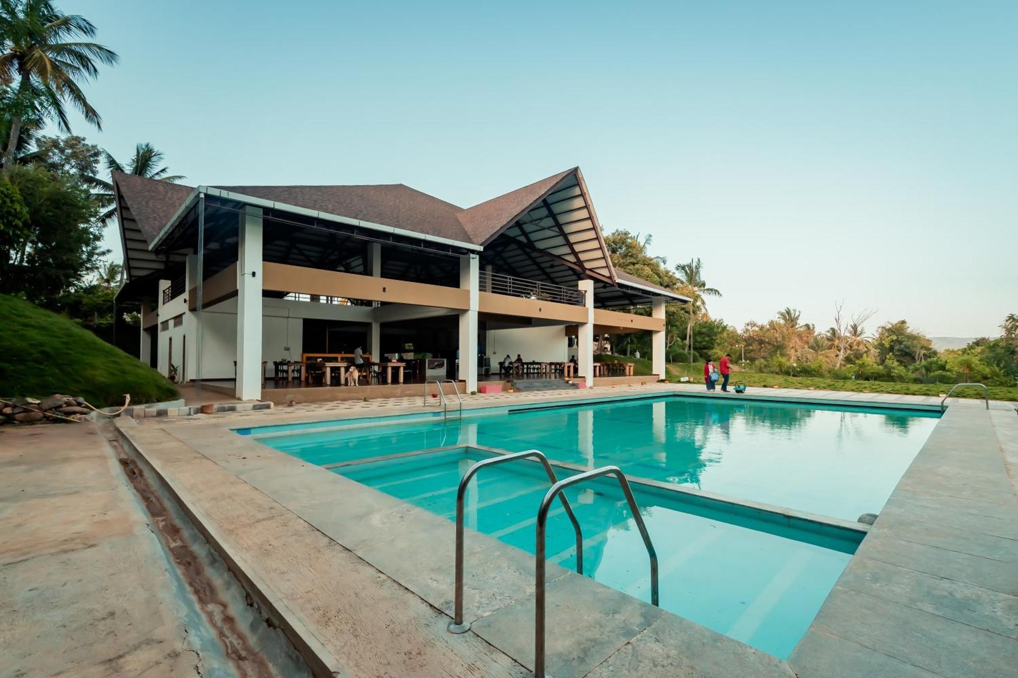 Commune18 Spa Resorts จิกมากาลูร์ ภายนอก รูปภาพ