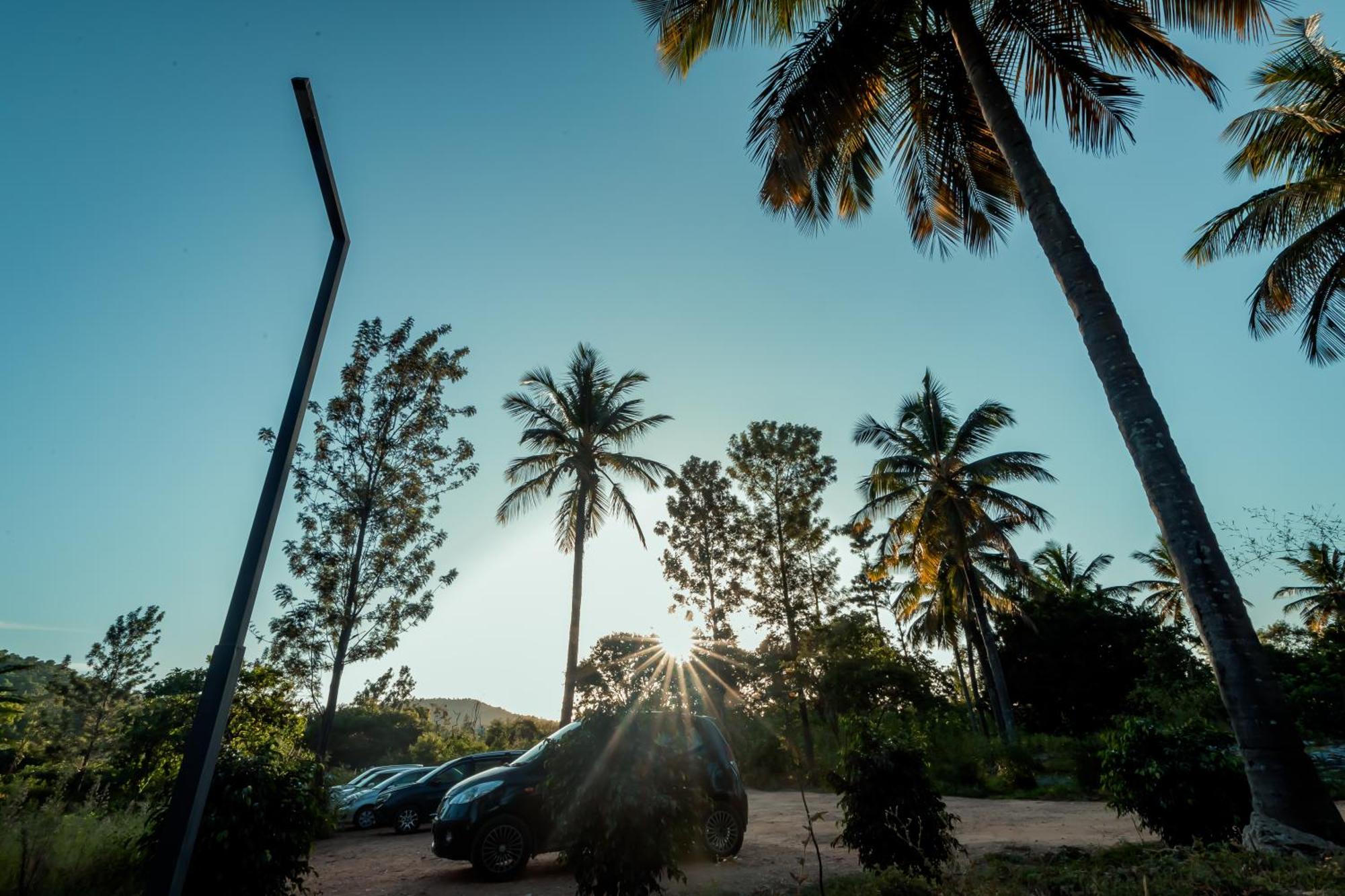 Commune18 Spa Resorts จิกมากาลูร์ ภายนอก รูปภาพ