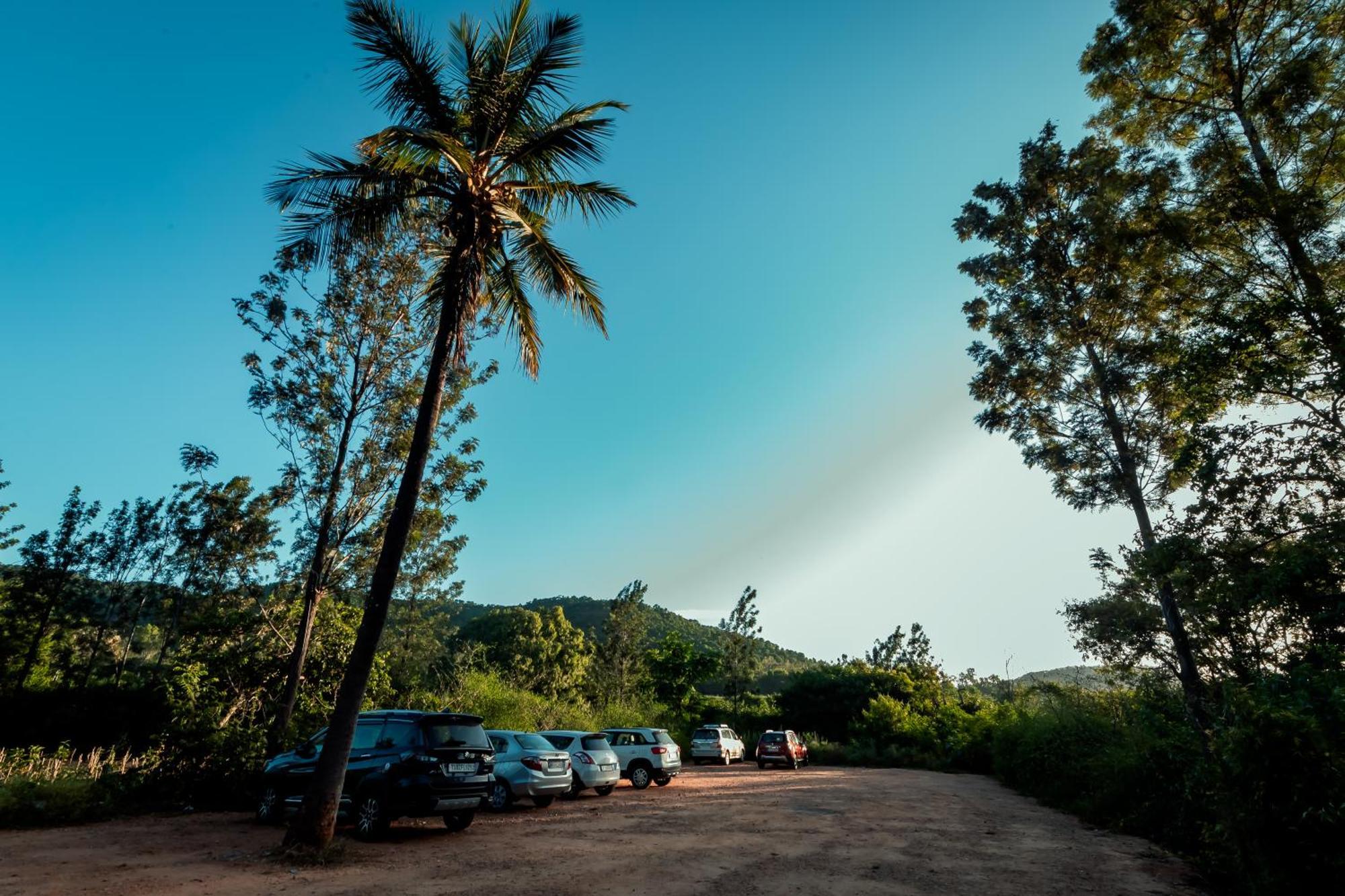 Commune18 Spa Resorts จิกมากาลูร์ ภายนอก รูปภาพ