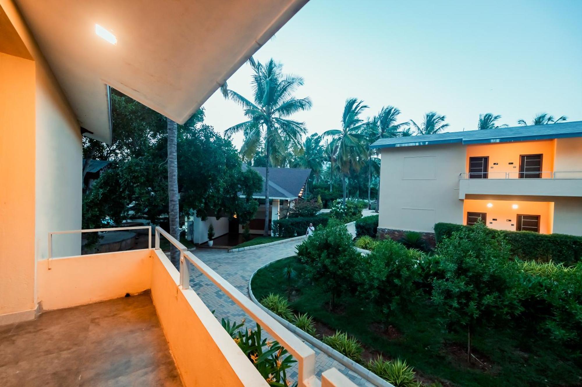 Commune18 Spa Resorts จิกมากาลูร์ ภายนอก รูปภาพ