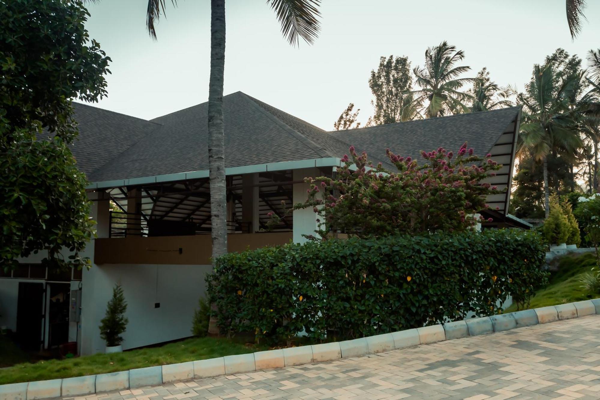 Commune18 Spa Resorts จิกมากาลูร์ ภายนอก รูปภาพ