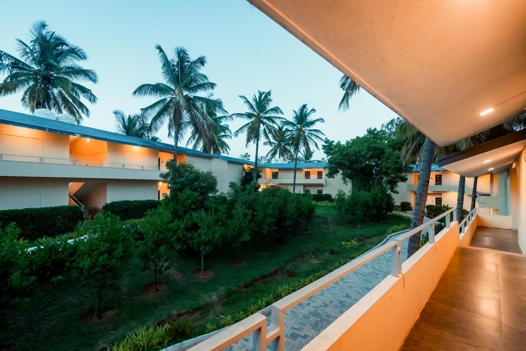 Commune18 Spa Resorts จิกมากาลูร์ ภายนอก รูปภาพ