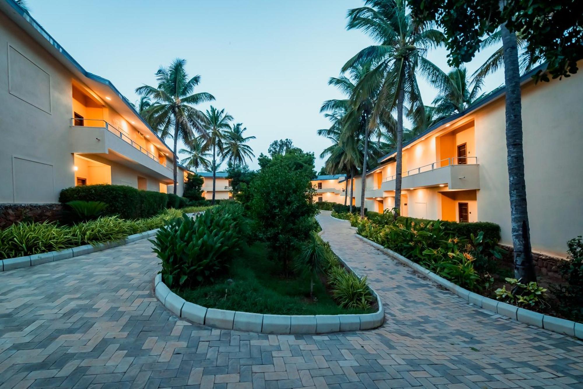 Commune18 Spa Resorts จิกมากาลูร์ ภายนอก รูปภาพ