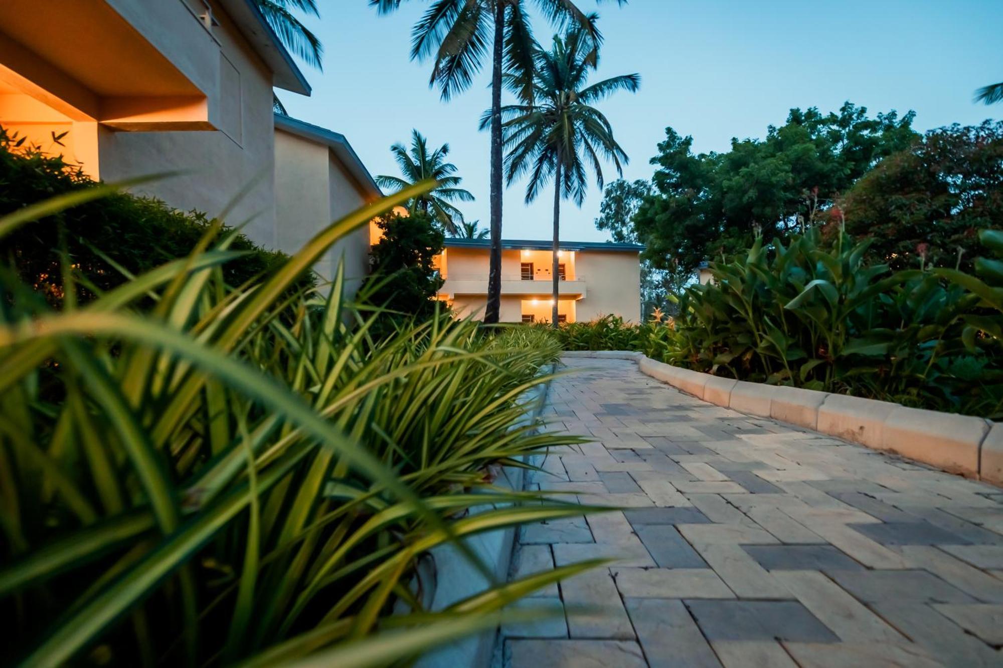 Commune18 Spa Resorts จิกมากาลูร์ ภายนอก รูปภาพ