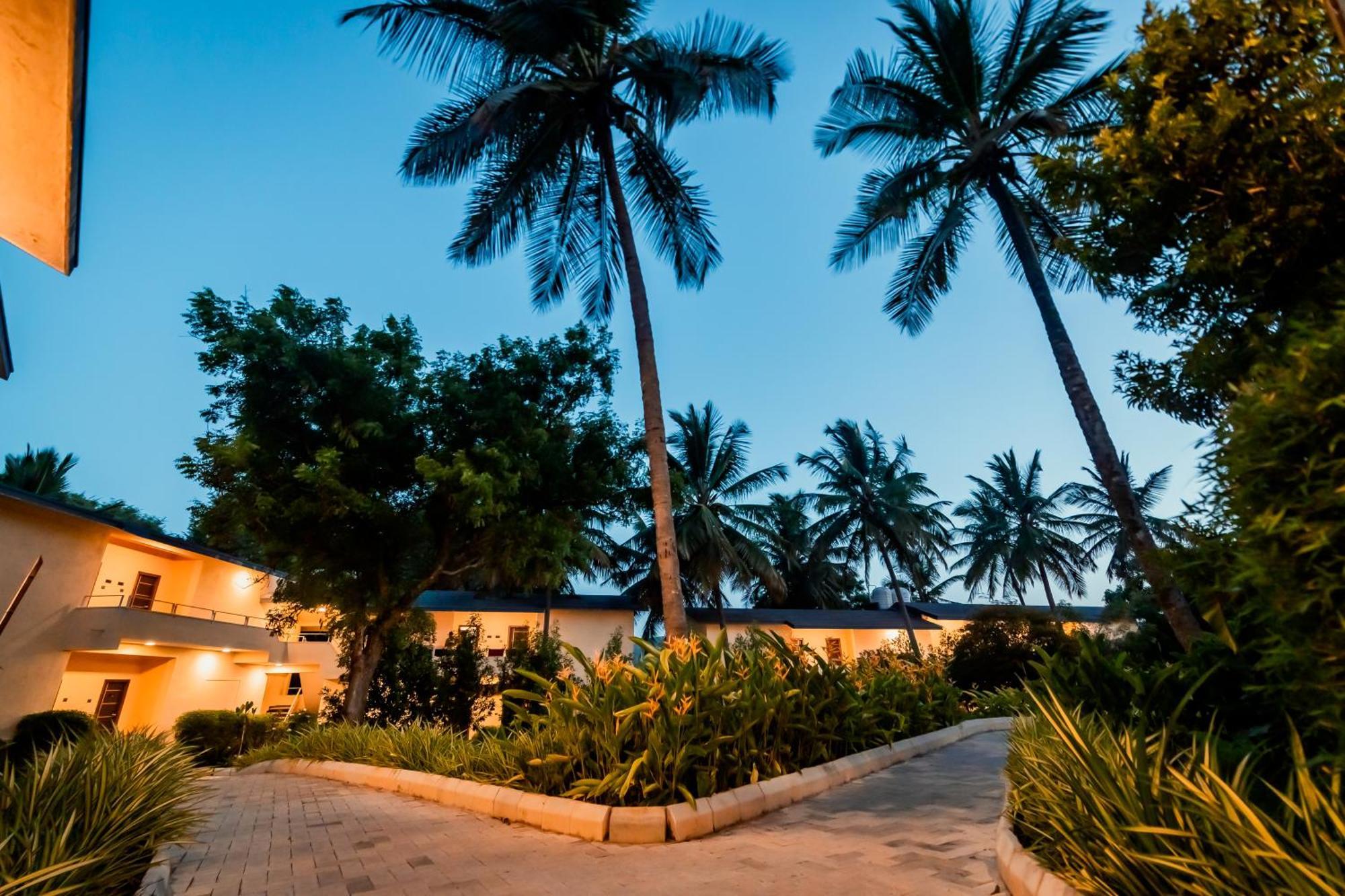 Commune18 Spa Resorts จิกมากาลูร์ ภายนอก รูปภาพ