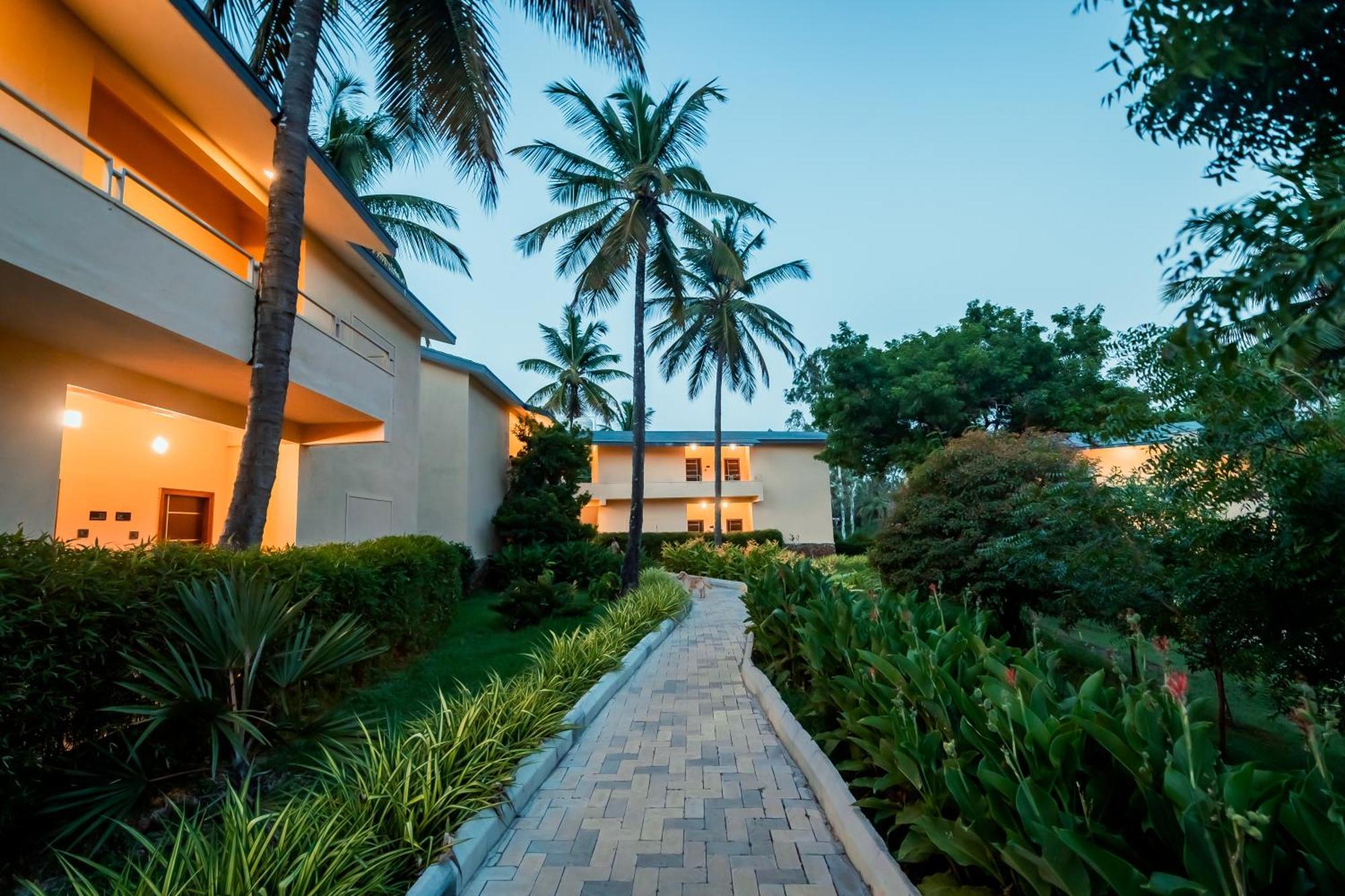 Commune18 Spa Resorts จิกมากาลูร์ ภายนอก รูปภาพ