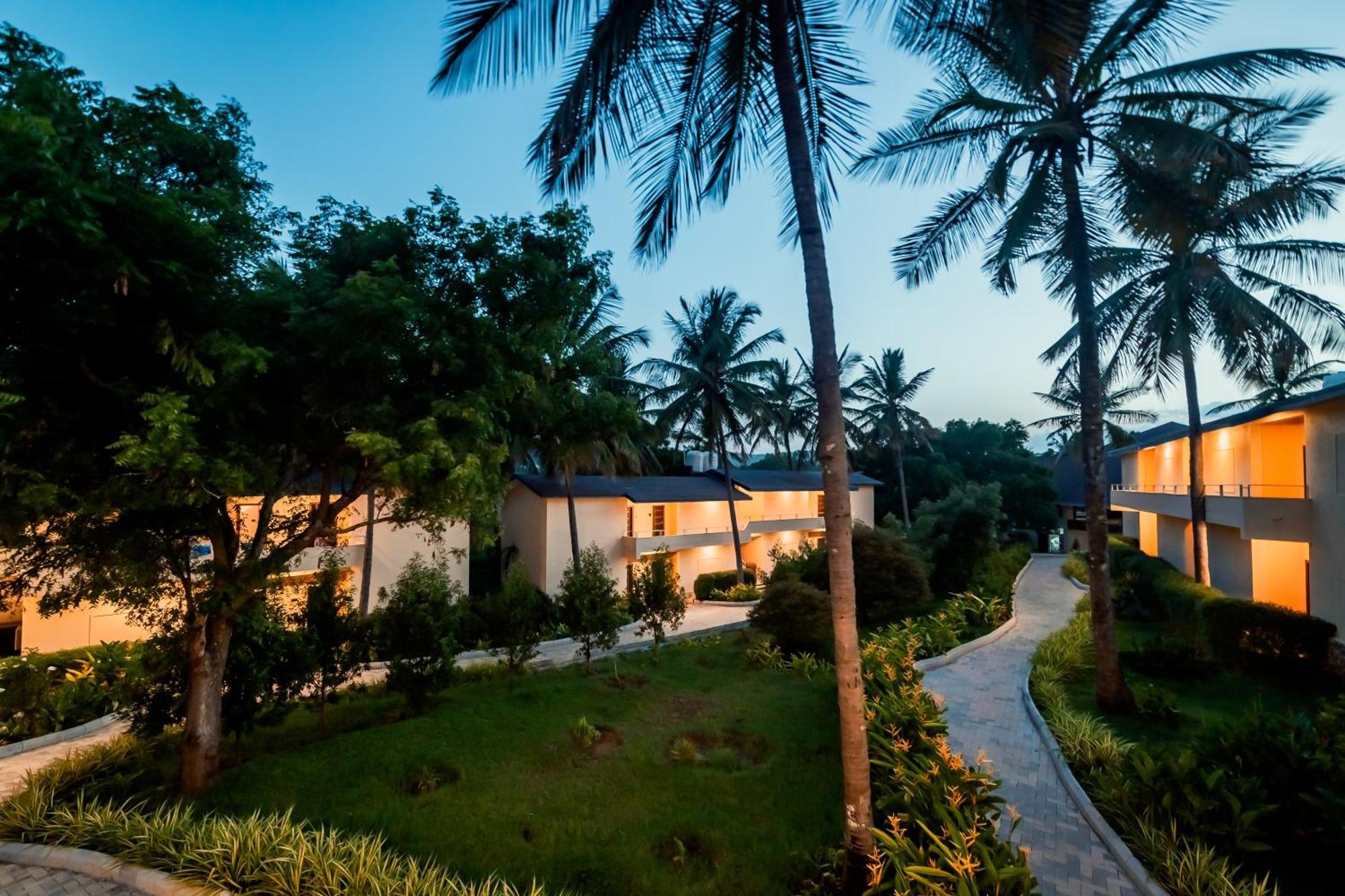 Commune18 Spa Resorts จิกมากาลูร์ ภายนอก รูปภาพ