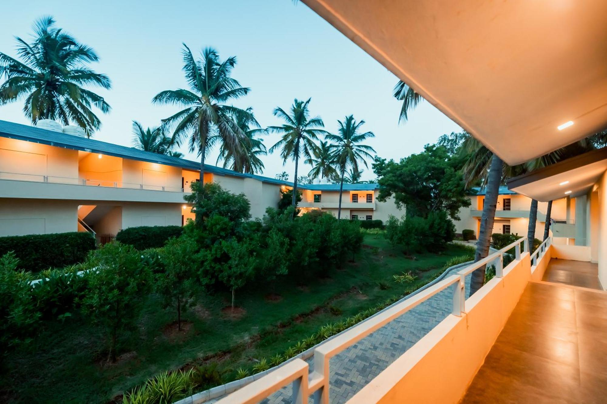 Commune18 Spa Resorts จิกมากาลูร์ ภายนอก รูปภาพ
