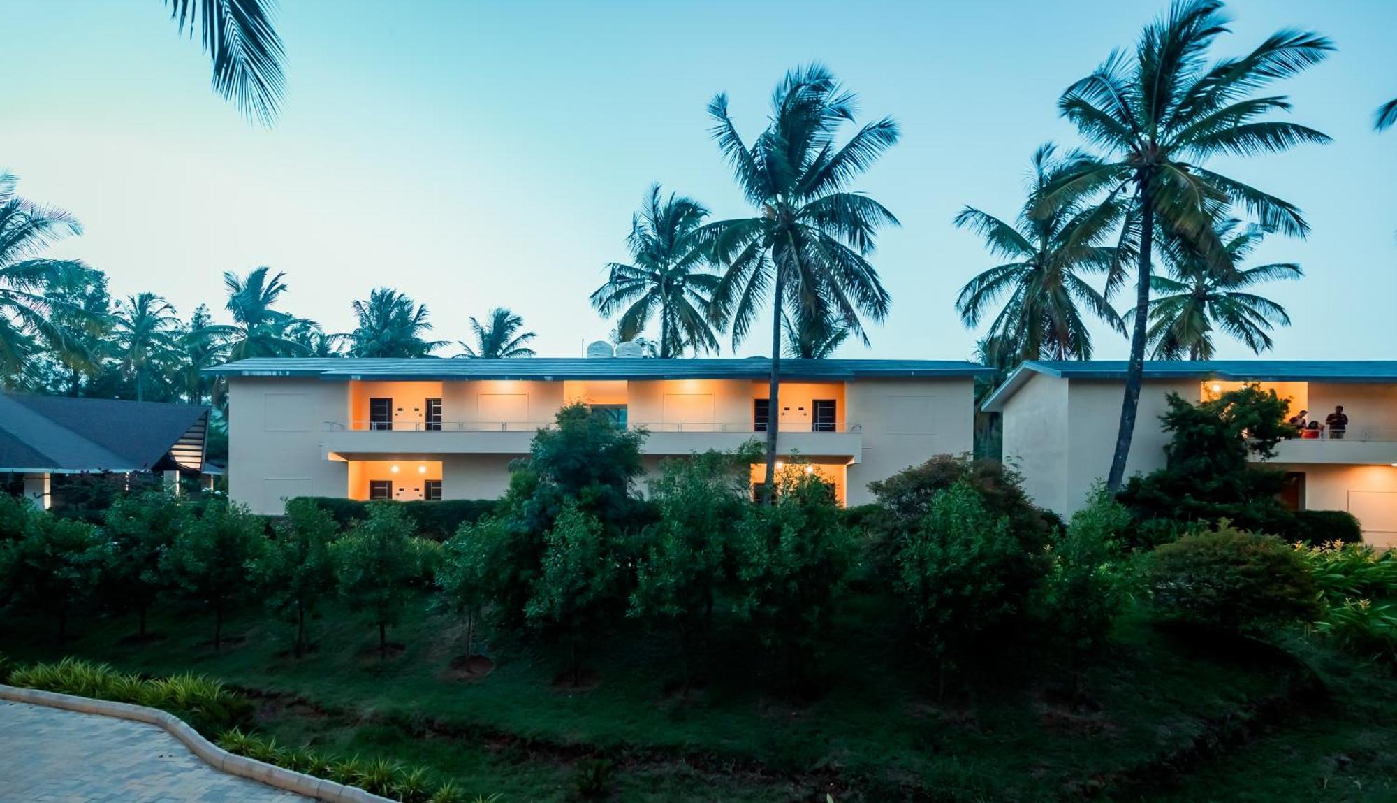 Commune18 Spa Resorts จิกมากาลูร์ ภายนอก รูปภาพ