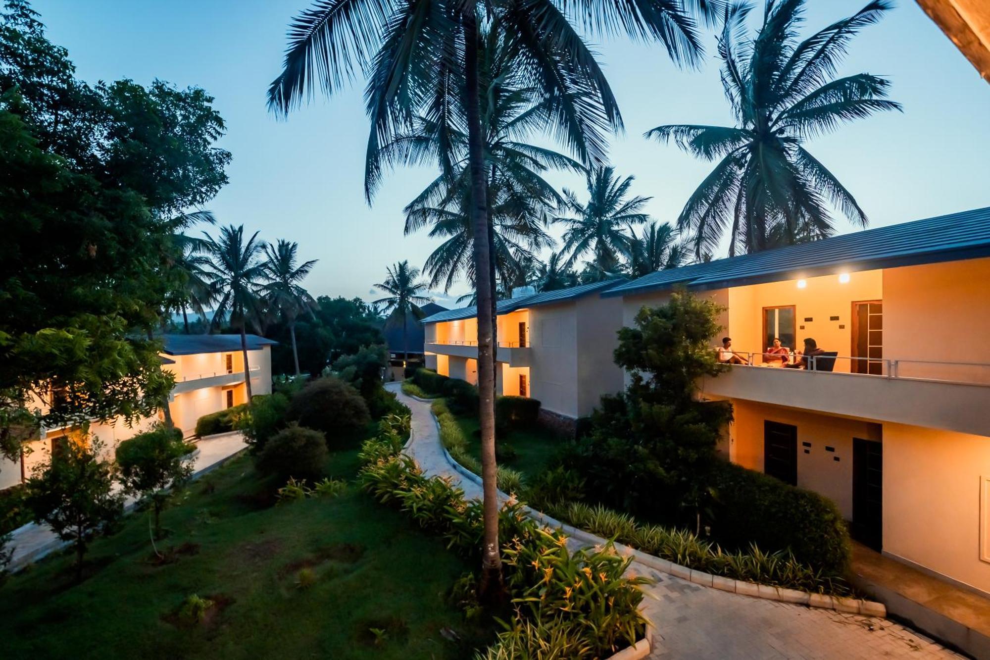 Commune18 Spa Resorts จิกมากาลูร์ ภายนอก รูปภาพ