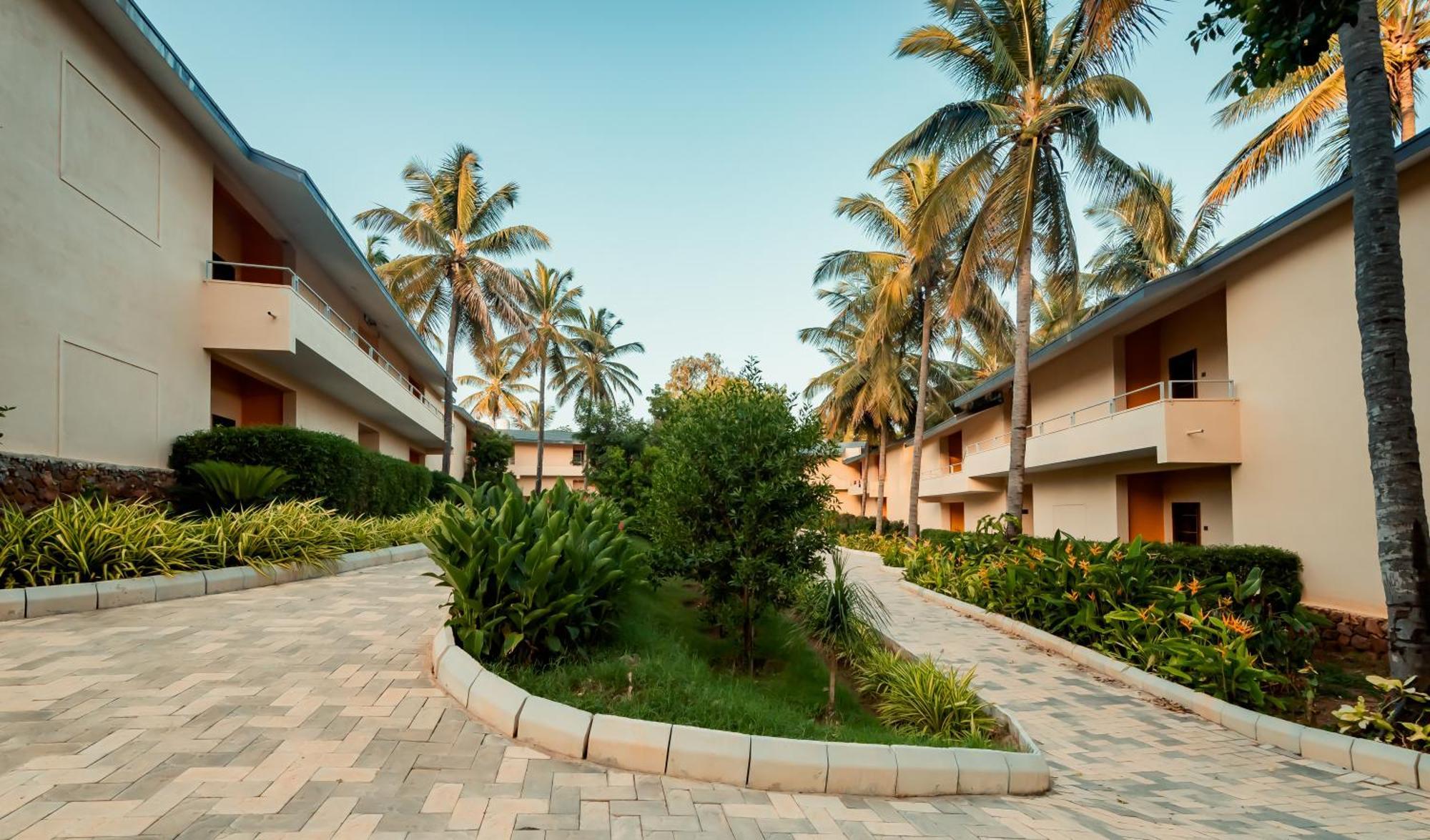 Commune18 Spa Resorts จิกมากาลูร์ ภายนอก รูปภาพ