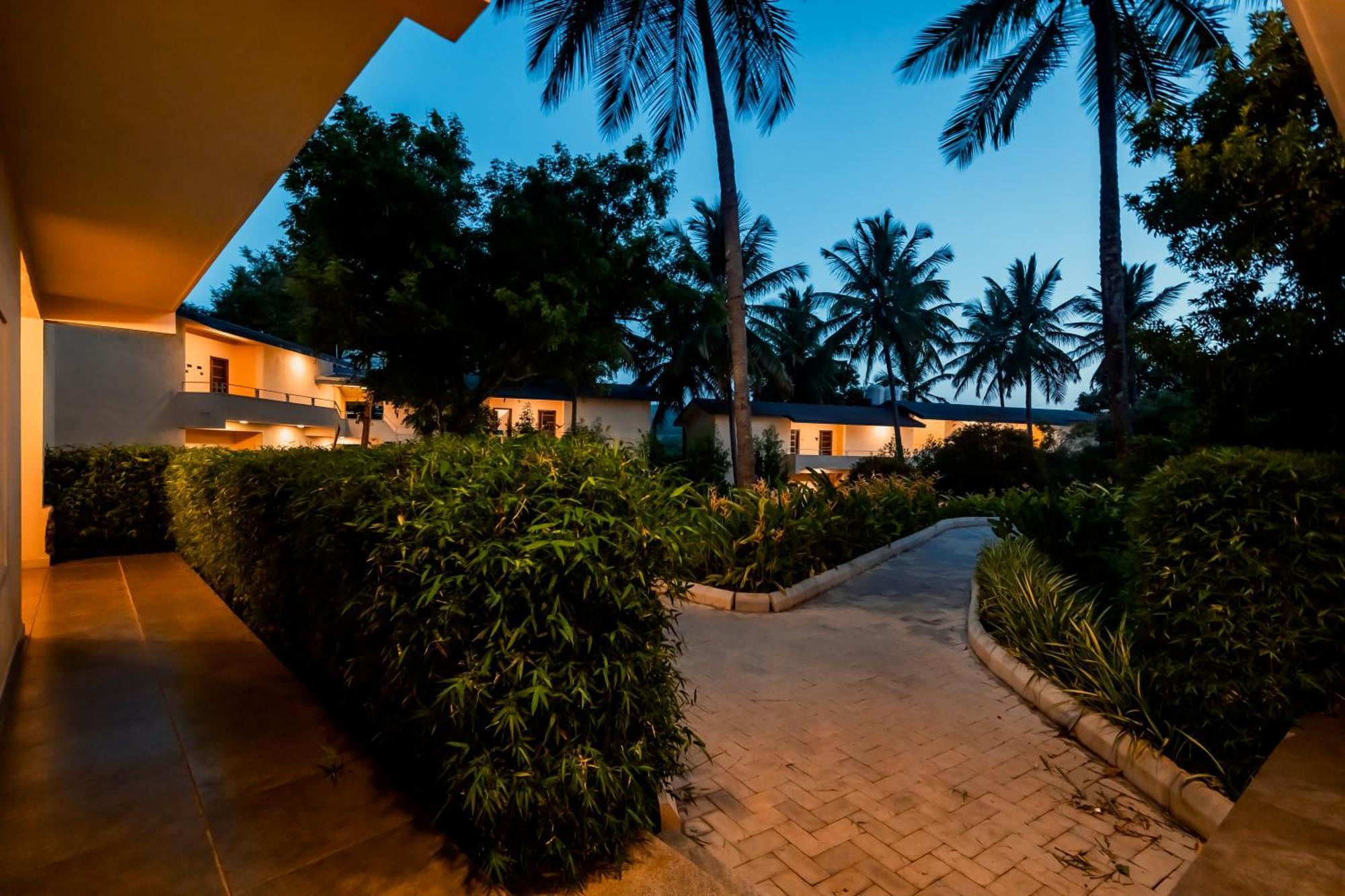 Commune18 Spa Resorts จิกมากาลูร์ ภายนอก รูปภาพ
