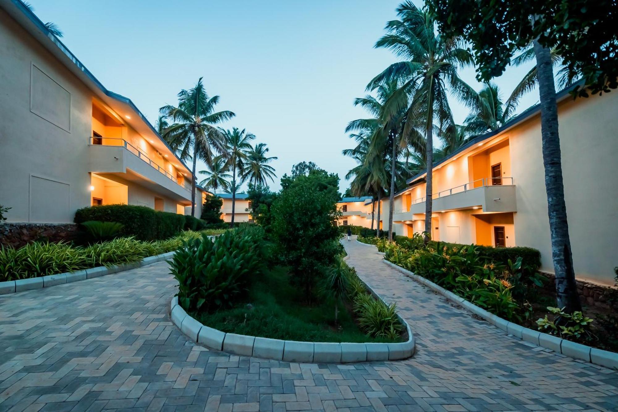 Commune18 Spa Resorts จิกมากาลูร์ ภายนอก รูปภาพ