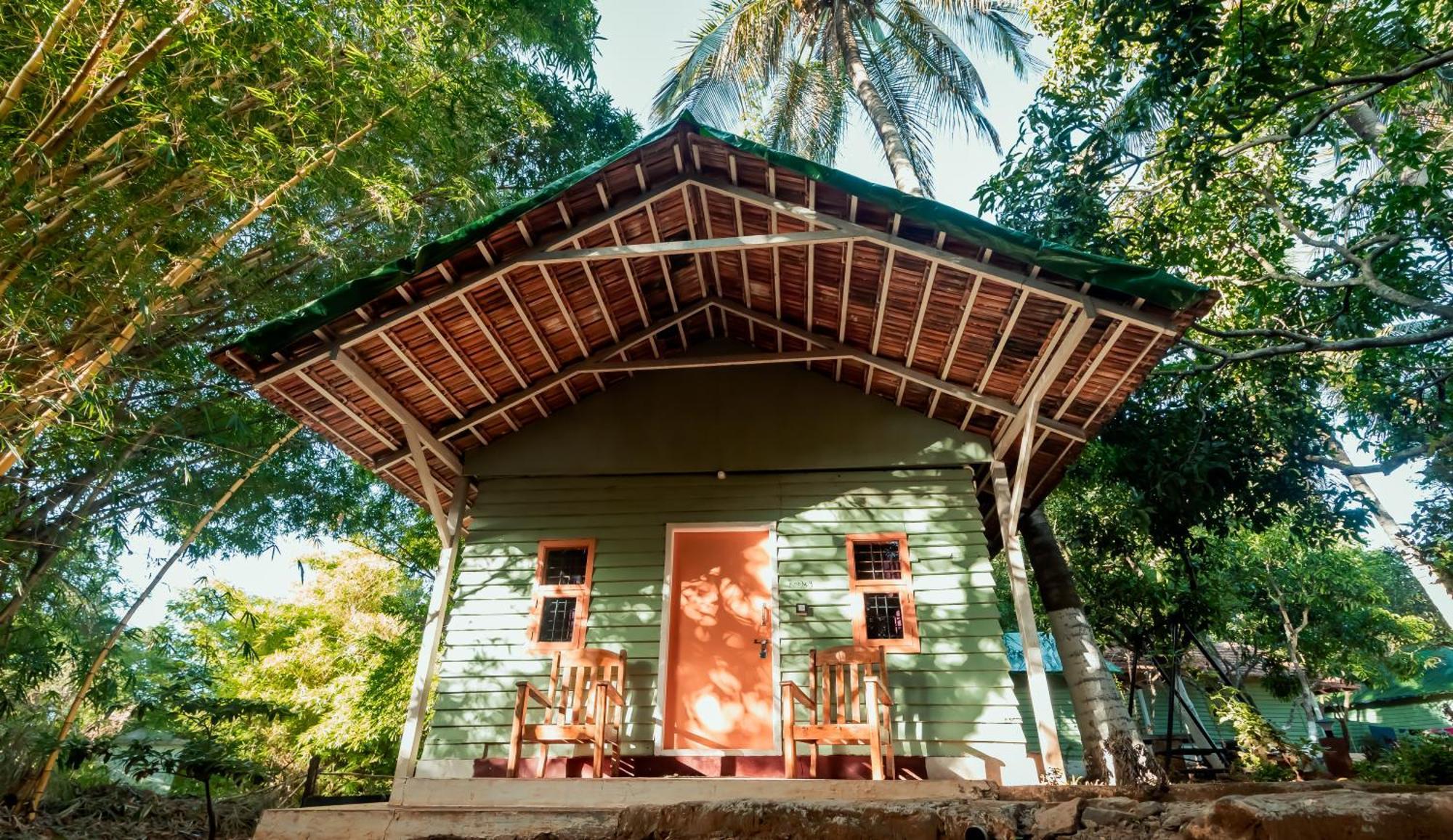 Commune18 Spa Resorts จิกมากาลูร์ ภายนอก รูปภาพ
