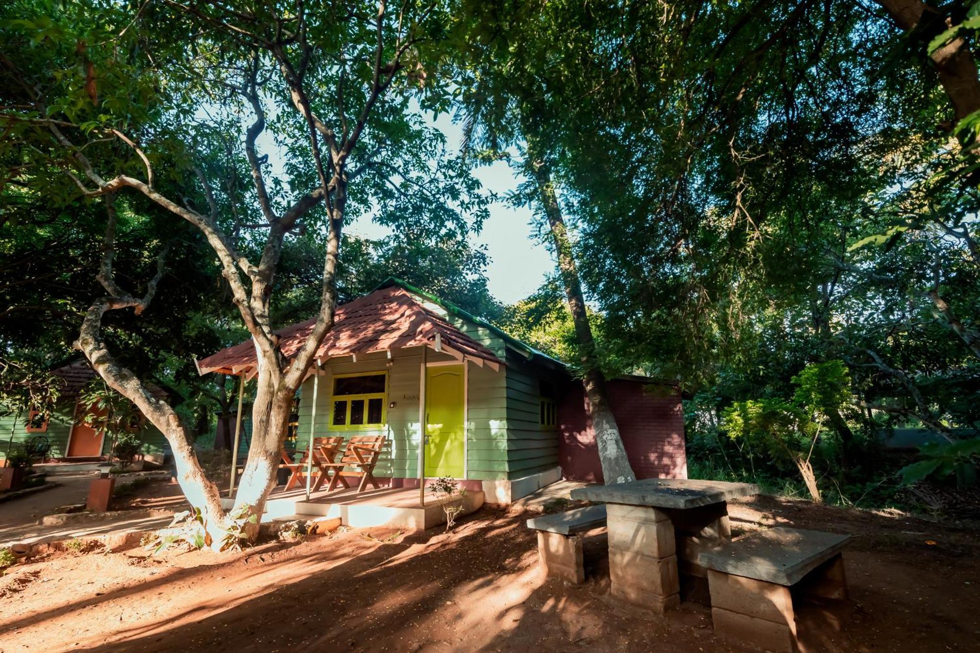Commune18 Spa Resorts จิกมากาลูร์ ภายนอก รูปภาพ